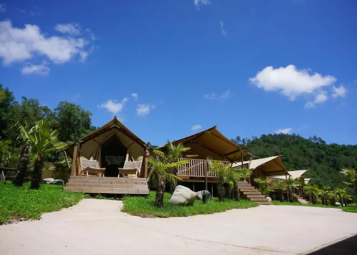 Can Bora Lodges